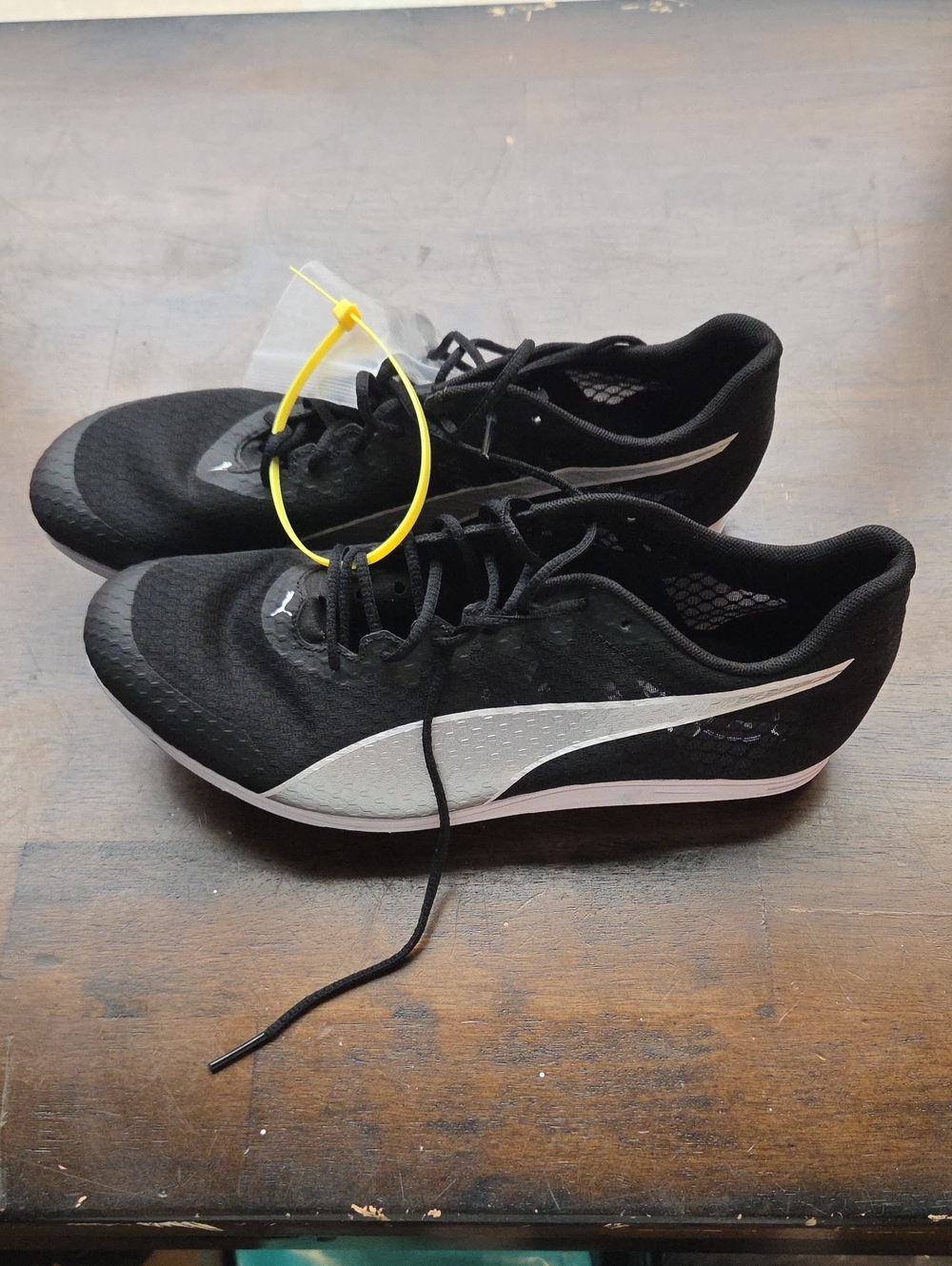 Puma Size 9 Men's Black and White Performance Track And Field Shoes NEW